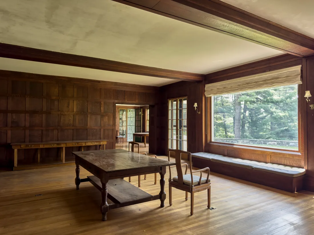 $4,995,000 Lenox Legacy: Natural Beauty, Architectural Significance, Enduring Charm.