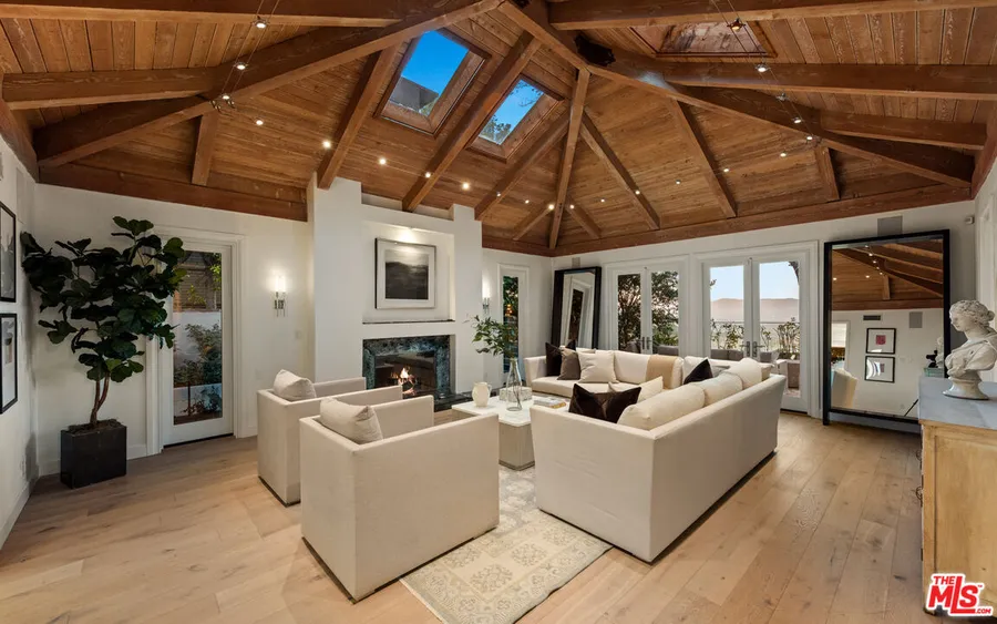 5 Bedrooms Single Family Detached  $7,795,000