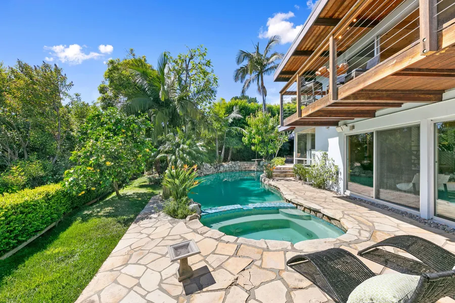 1470 N Tigertail Rd  $4,495,000 $4,750,000 5%