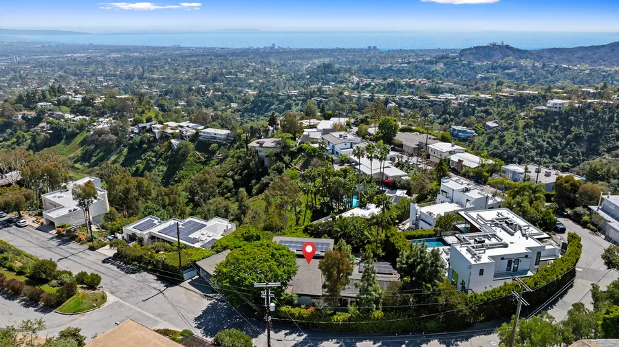 1470 N Tigertail Rd  $4,495,000 $4,750,000 5%