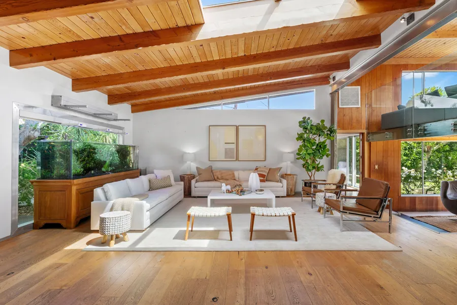 1470 N Tigertail Rd  $4,495,000 $4,750,000 5%