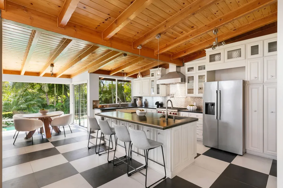 1470 N Tigertail Rd  $4,495,000 $4,750,000 5%