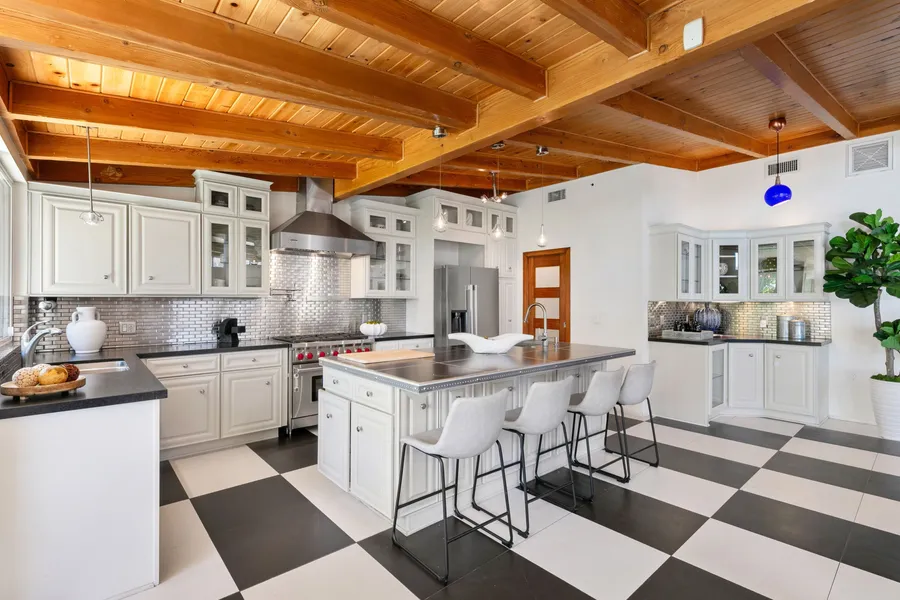 1470 N Tigertail Rd  $4,495,000 $4,750,000 5%