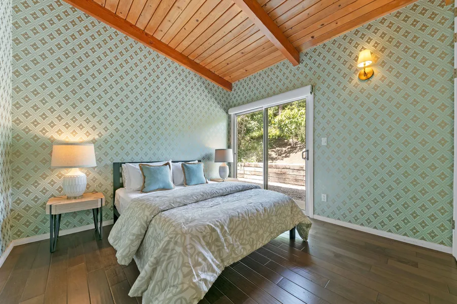 1470 N Tigertail Rd  $4,495,000 $4,750,000 5%