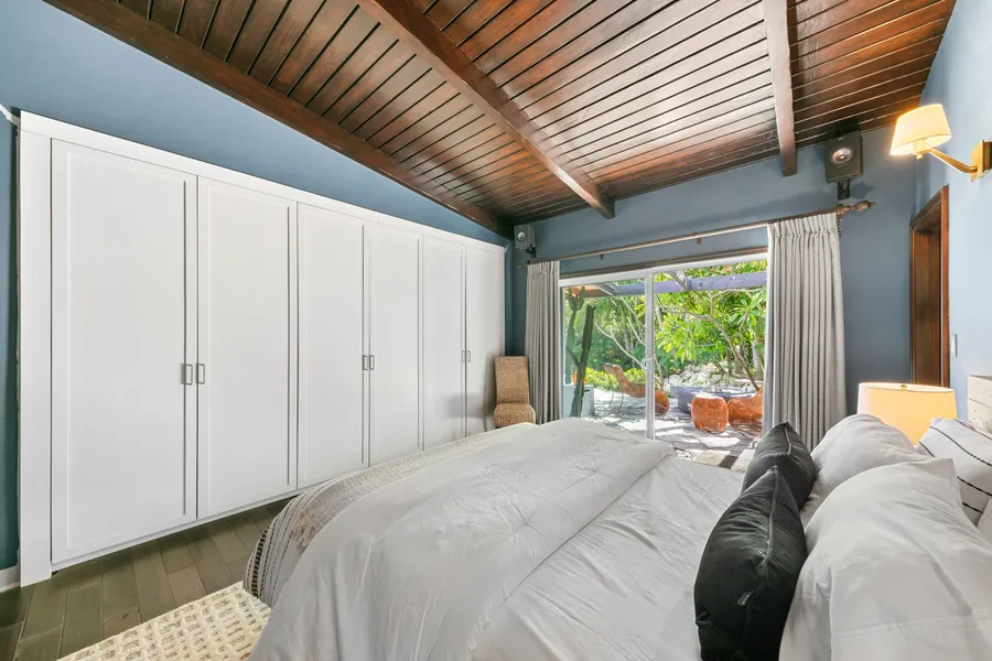 1470 N Tigertail Rd  $4,495,000 $4,750,000 5%